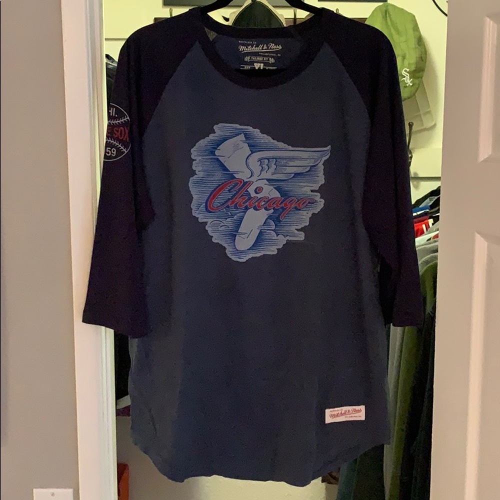 Chicago White Sox flying sock logo raglan
